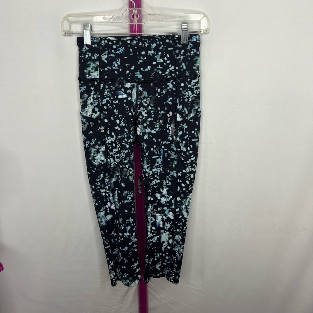 lululemon athletica crop sz 4 - Picture 2 of 6